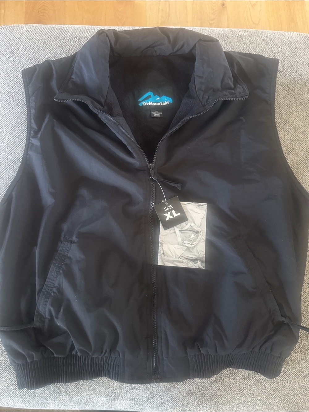 Tri-Mountain Men’s Black Zip-Up Vest - XL
